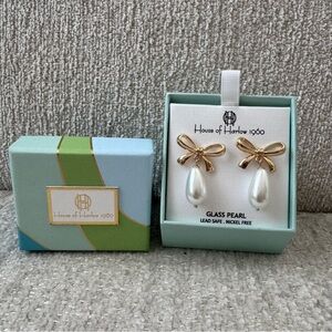 NEW House of Harlow 1960 Gold Bow and Glass Pearl Earrings